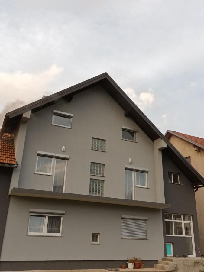 Apartmani Marijamagdalena Gračac Exterior foto