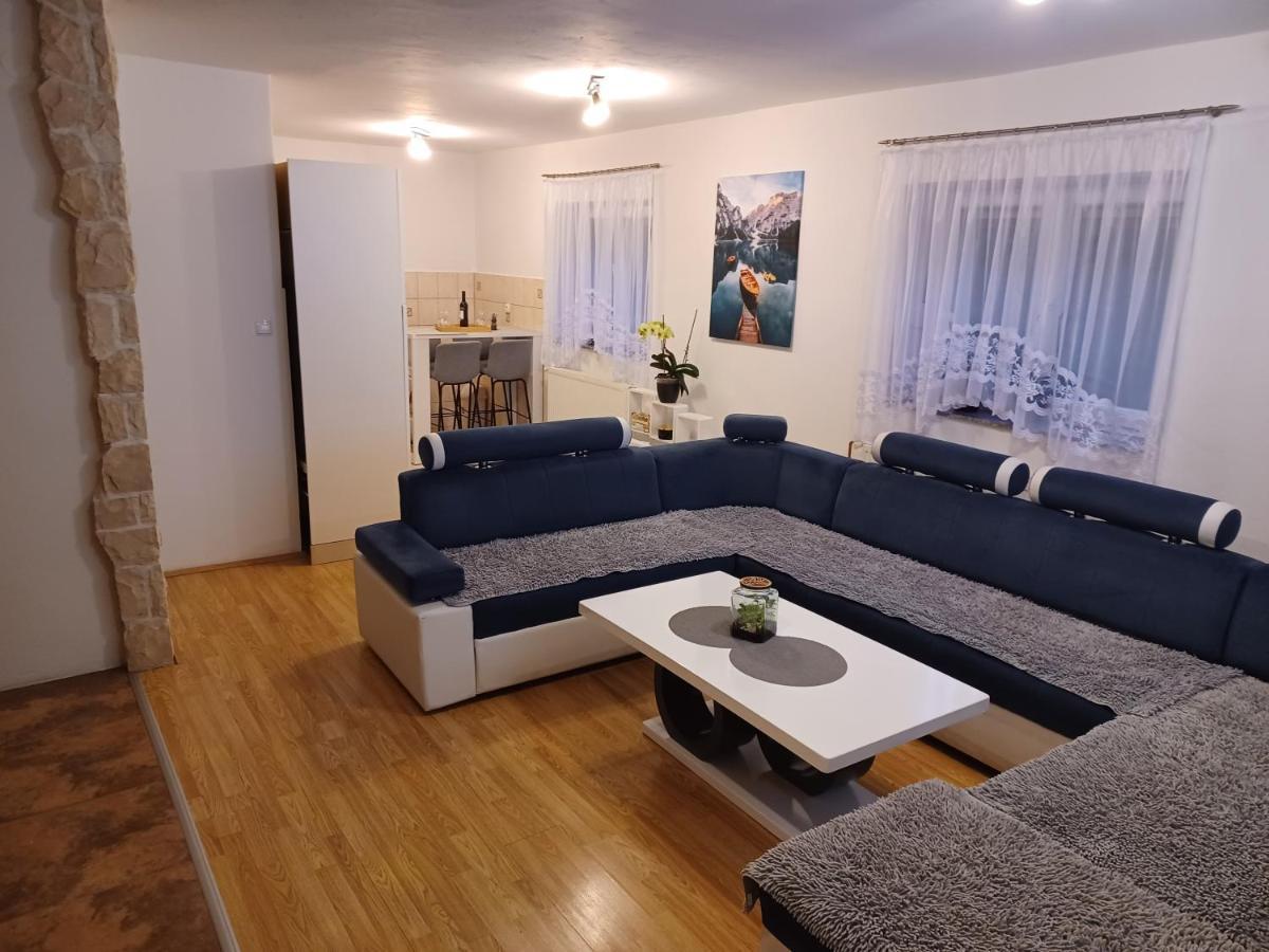 Apartmani Marijamagdalena Gračac Exterior foto