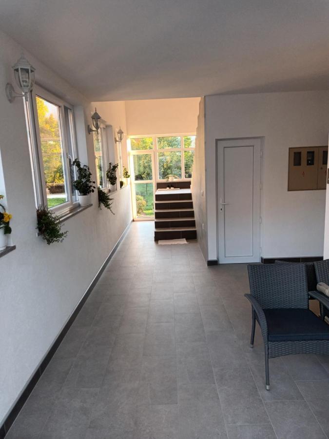 Apartmani Marijamagdalena Gračac Exterior foto