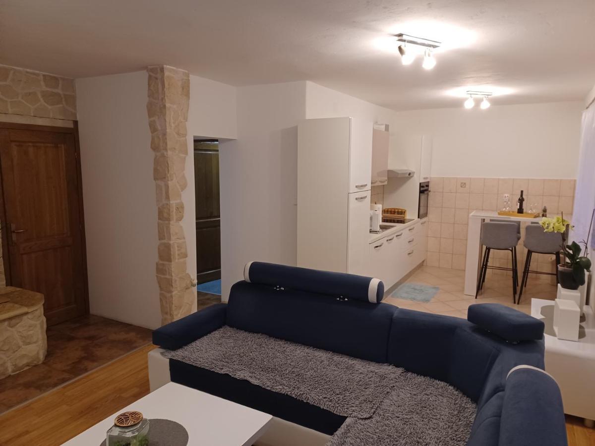 Apartmani Marijamagdalena Gračac Exterior foto